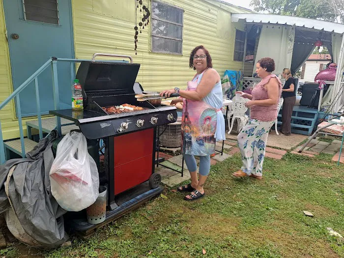 Sam's Mobile Home Park Picture 7