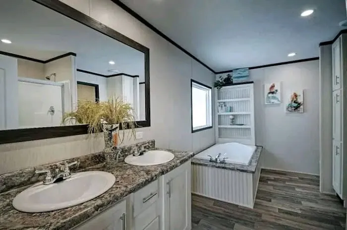 Lakeside Village Mobile Home Picture 2