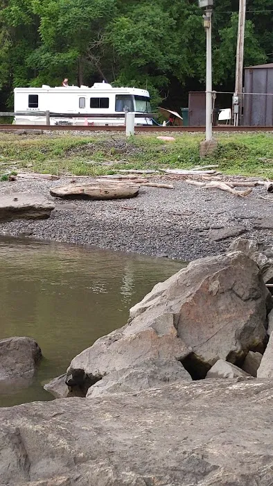 Highland Falls RV Park & Marina Picture 9
