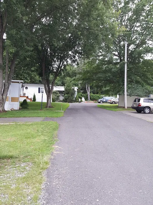 Friendly Mobile Park Picture 4