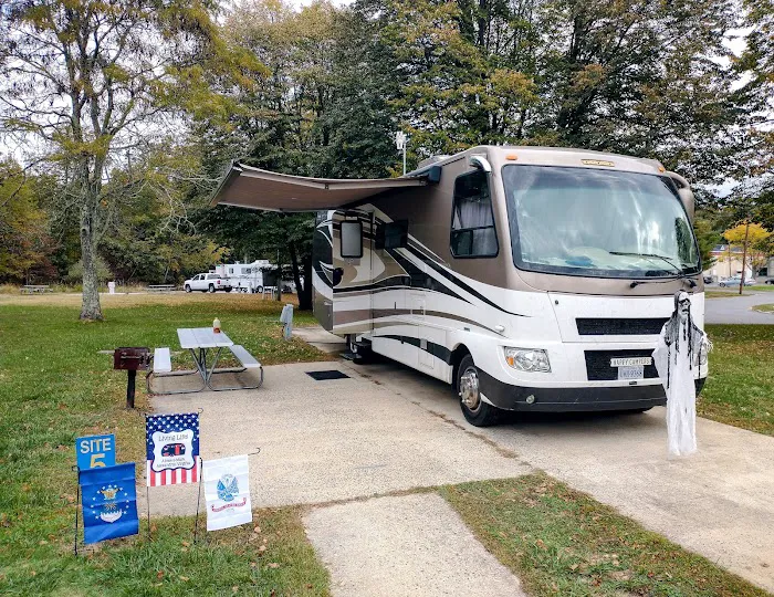 Navy Earle MWR RV Park Picture 3