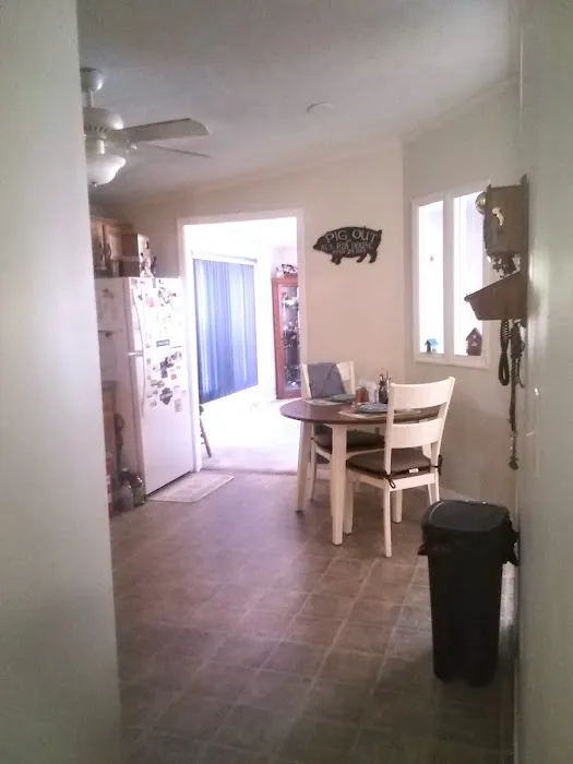 Oak Tree Manufactured Home Community Picture 4