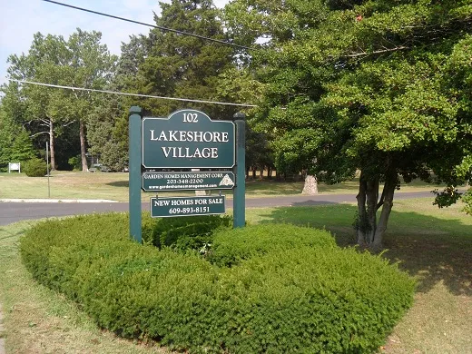 Lakeshore Mobile Village Picture 2