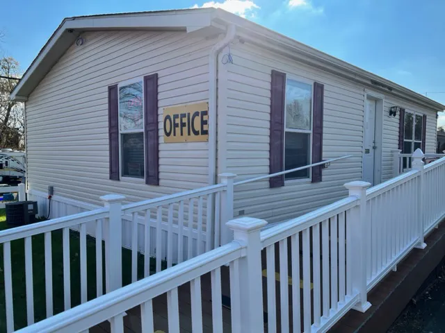 Terry's Mobile Home Park Picture 2