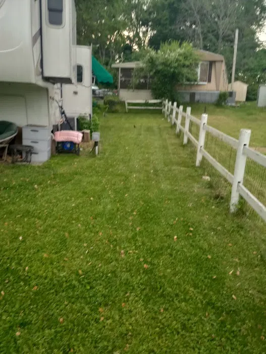 Terry's Mobile Home Park Picture 5