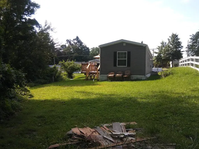 Terry's Mobile Home Park Picture 7