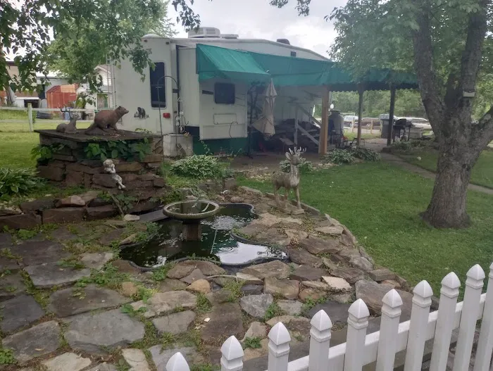 Terry's Mobile Home Park Picture 9