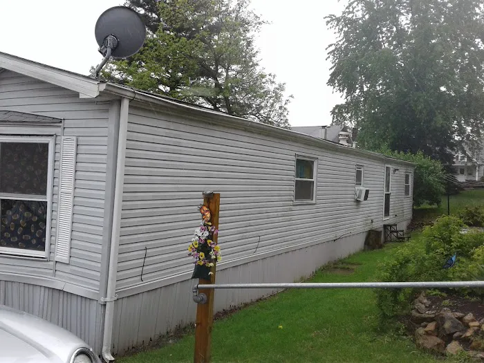 Gilly's Mobile Home Park Picture 2