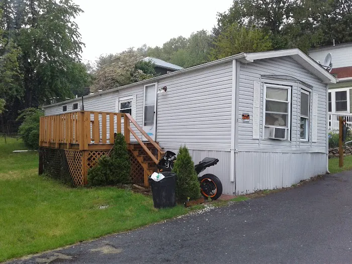 Gilly's Mobile Home Park Picture 1