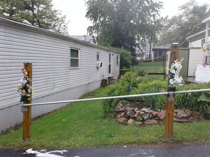 Gilly's Mobile Home Park Picture 7