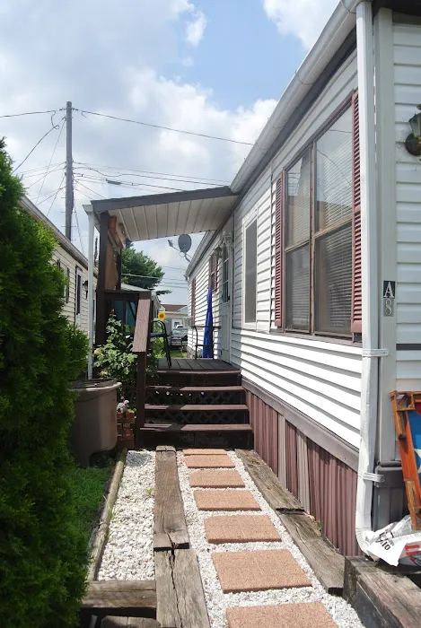 Holly Park Court Mobile Home Park, by Valley Community Management Picture 6