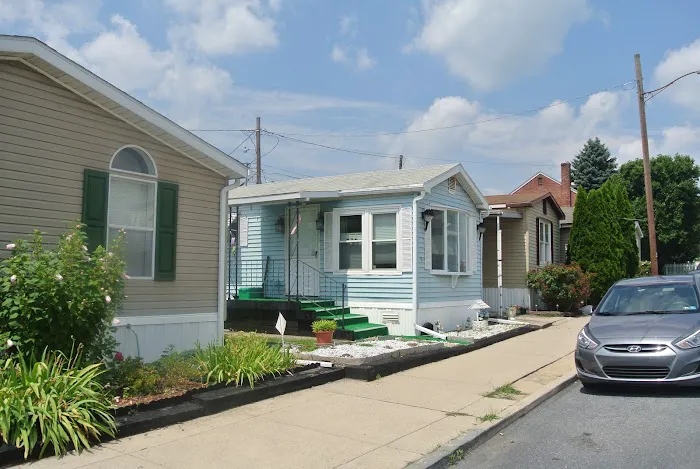 Holly Park Court Mobile Home Park, by Valley Community Management Picture 7