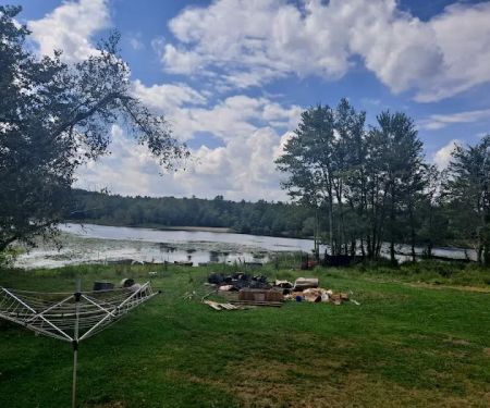 Charlies Lakeside Colony