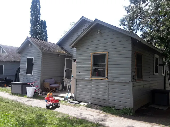 Charlies Lakeside Colony Picture 2