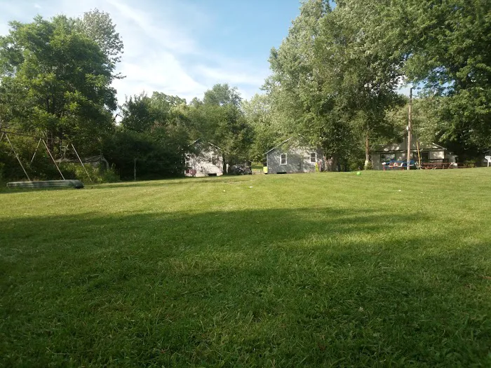 Charlies Lakeside Colony Picture 7