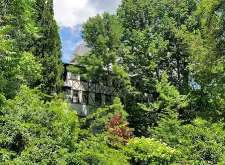 Luxor Manor