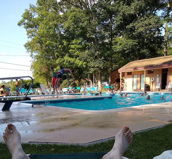 Otter Lake Camp-Resort Picture 3