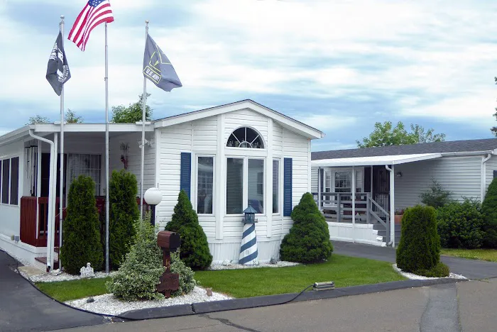 Rivermead Point North / South Manufactured Home Community Picture 9