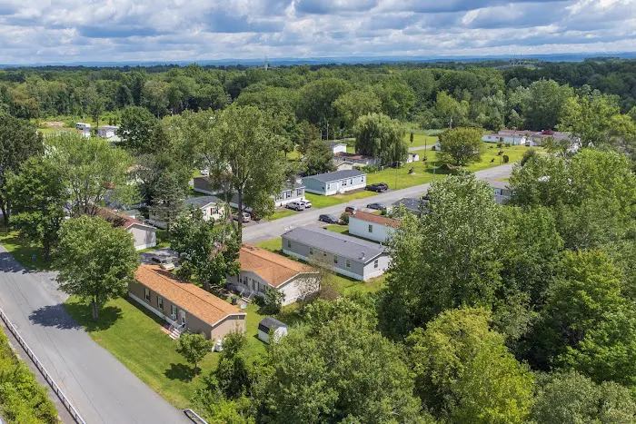 Rolling Hills Mobile Home Park Picture 2