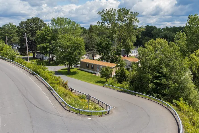 Rolling Hills Mobile Home Park Picture 4