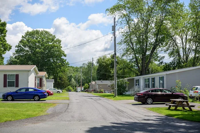 Rolling Hills Mobile Home Park Picture 9