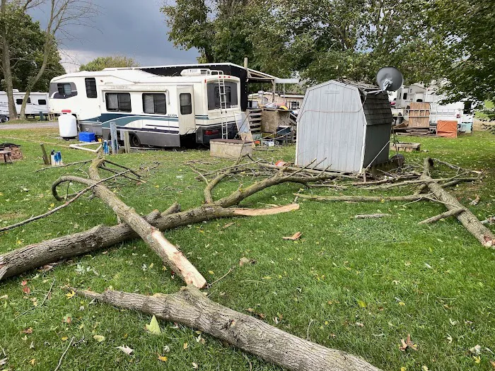 Hillcrest RV & Mobile Home Park Picture 3