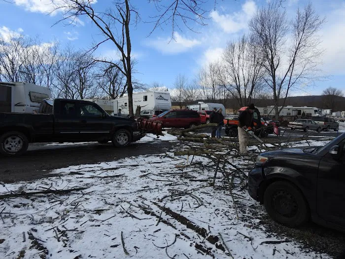 Hillcrest RV & Mobile Home Park Picture 9