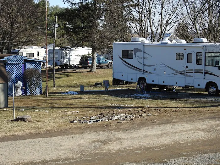 Hillcrest RV & Mobile Home Park Picture 10
