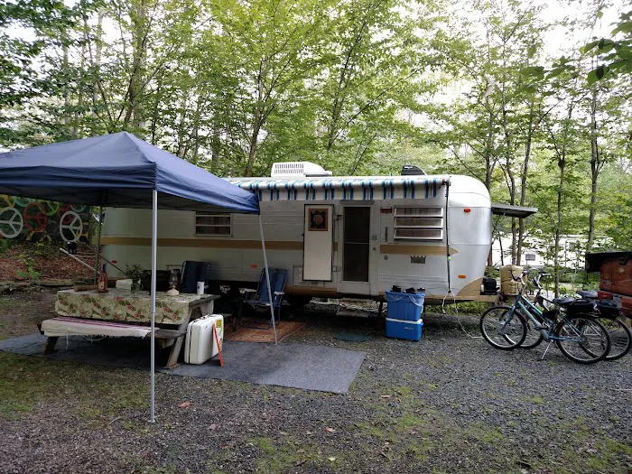 Hunter Lake Campgrounds Picture 3