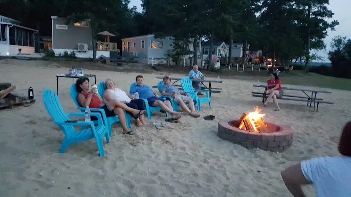 River Beach RV Resort Picture 7