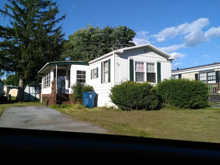 Maple Square Mobile Home Park Picture 3