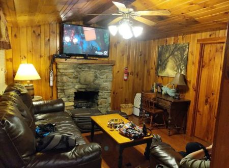 Cozy Creek (Creekside Cottage)