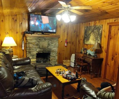 Cozy Creek (Creekside Cottage)