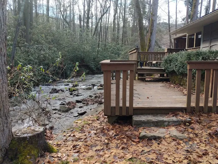 Cozy Creek (Creekside Cottage) Picture 3