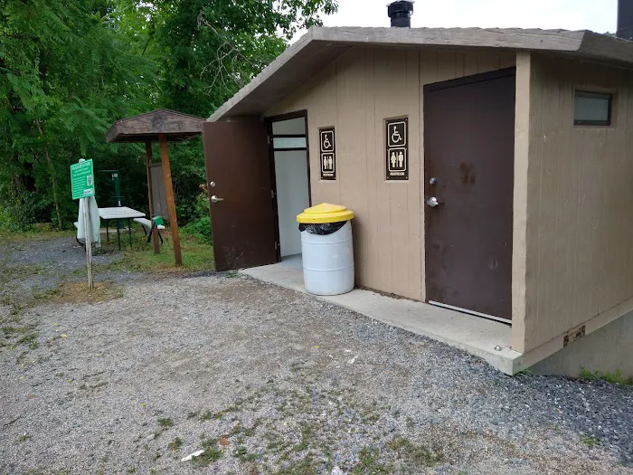 Riverview Park Campground Picture 9