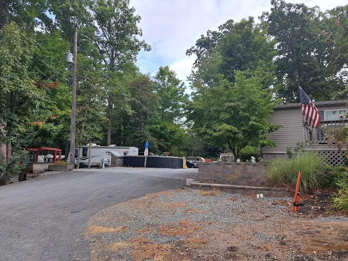 Oma's Family Campground Picture 7