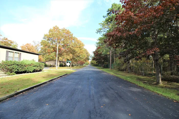 Oak Forest Mobile Home Park Picture 4