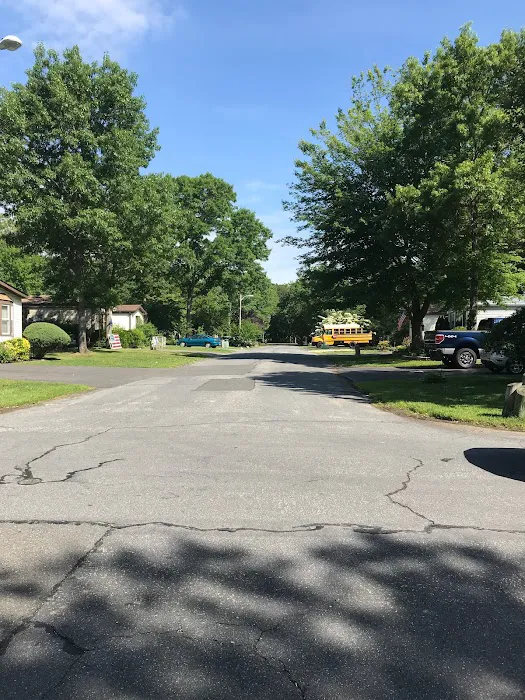 Oak Forest Mobile Home Park Picture 9