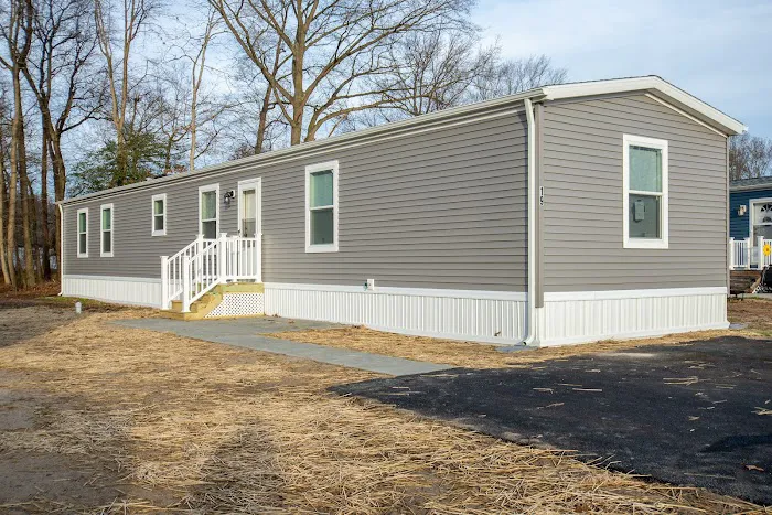 Clayton Court Mobile Home Community Picture 2