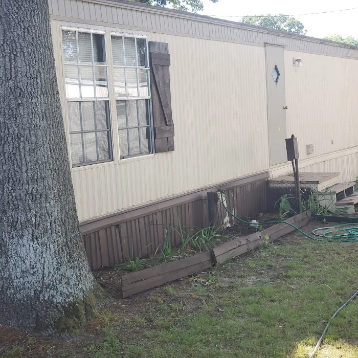 Pine Springs Mobile Home Park Picture 3