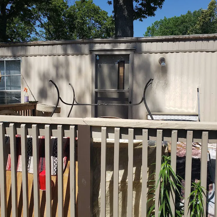 Pine Springs Mobile Home Park Picture 2