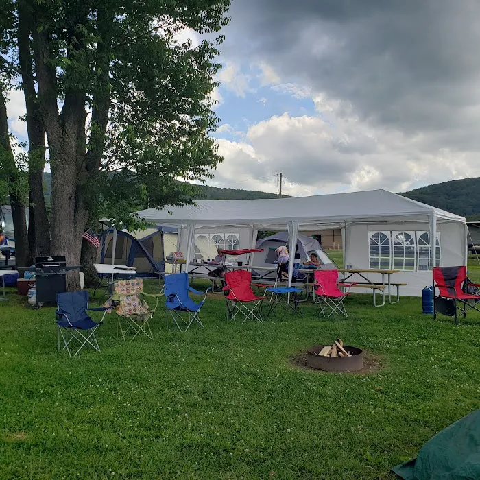 Lone Oak Campsites Picture 6