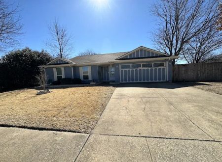 1365 N Creek Dr Saginaw