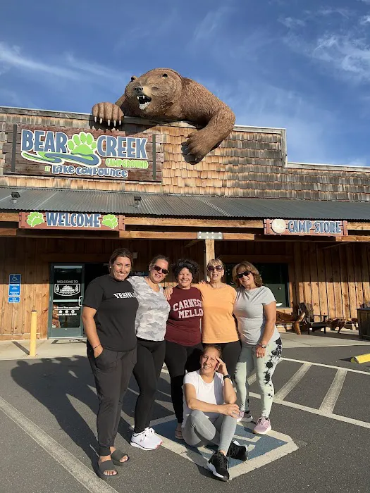 Lake Compounce Campground check-in and store Picture 3