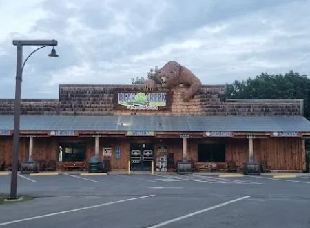 Lake Compounce Campground check-in and store