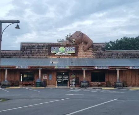 Lake Compounce Campground check-in and store