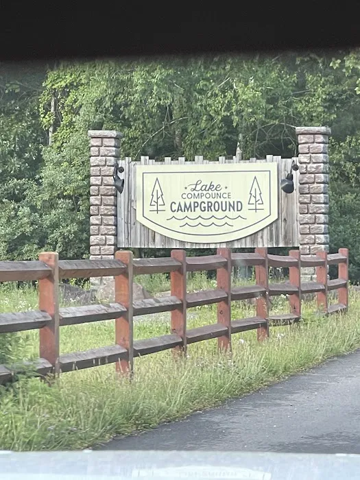 Lake Compounce Campground check-in and store Picture 4