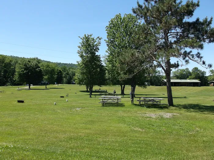Crazy Acres Campground at Beaver Spring Lake Picture 8