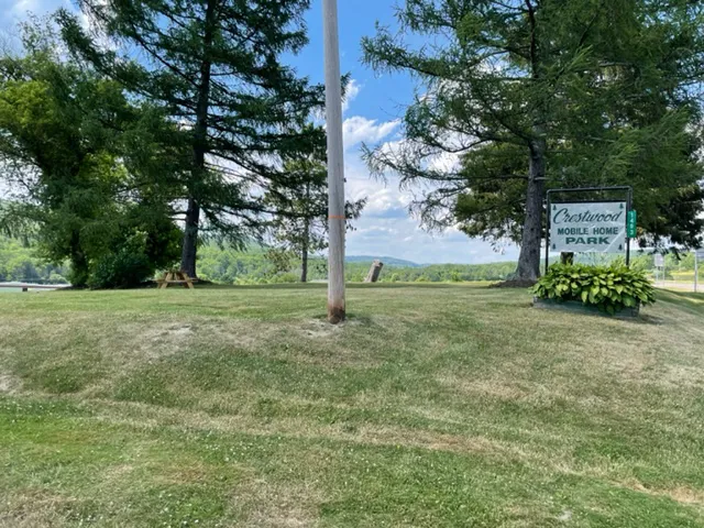 Crestwood Mobile Home Park Picture 6