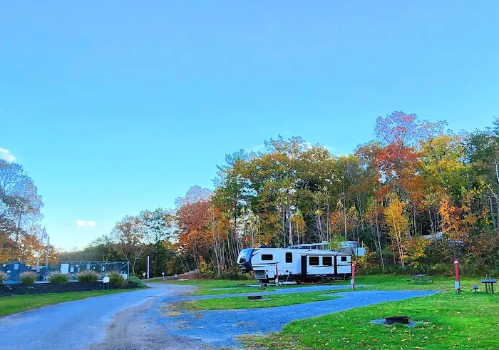 Pioneer Valley RV Campground Picture 4